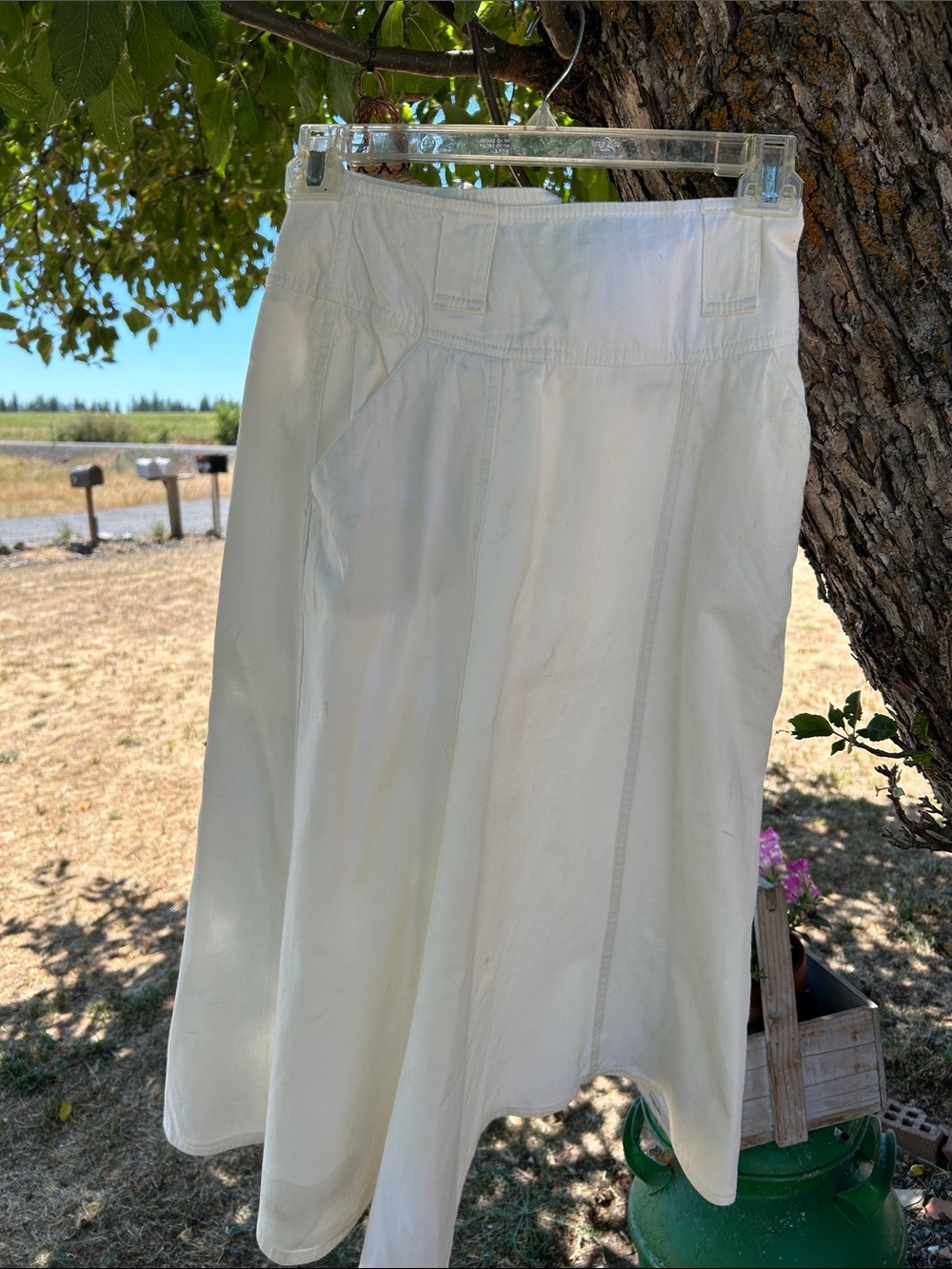 Kaki Robert’s Women's White A-Line Skirt Classic Lightweight Style size 10